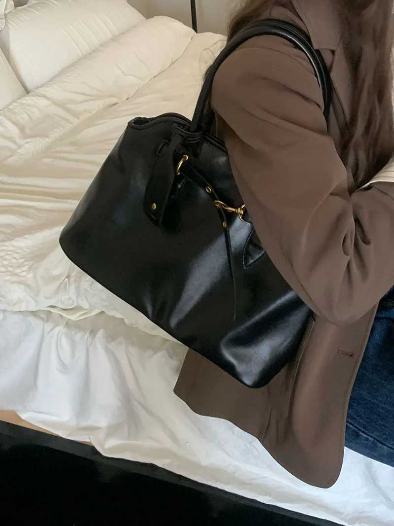 CGCBAG Vintage Designer Tote Bag Casual Lage Capacity Womens Shoulder Bag Simple Commuting PU Leather Ladies Handbags Z250903