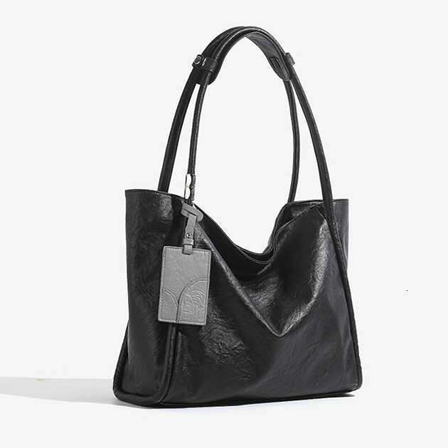 New Niche Simple Black Large Capacity Tote for Women Summer Commuting High-end Shoulder Underarm Bag