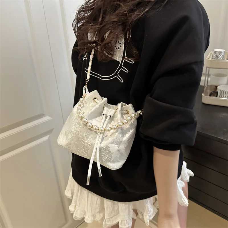 Sweet Butterfly Women Drawstring Bucket Shoulder Bags Versatile Ladies Crossbody Bag Clutch Fashion s Pearl Chain Handbags Z250903