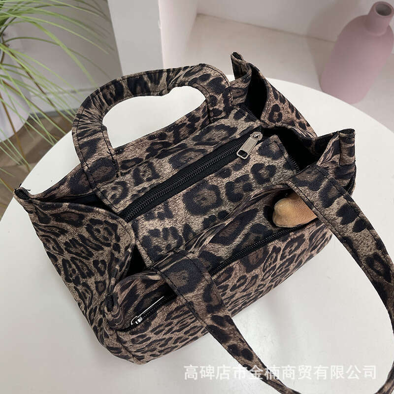 Leopard Print Handbag Women 2024 New Large Capacity Niche Lunch Mommy Storage Bag Versatile Super Popular for Going Out