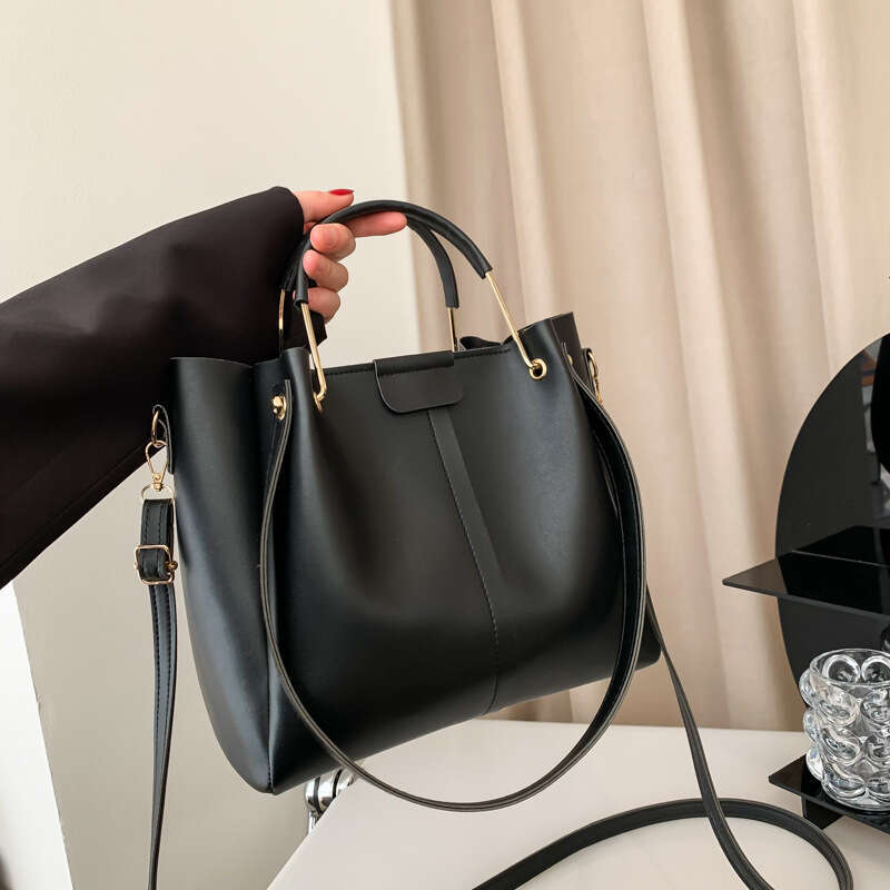 Niche Design Large Capacity Handbag for Women 2023 New Trend Versatile Commuter Crossbody Tote Bucket Bag