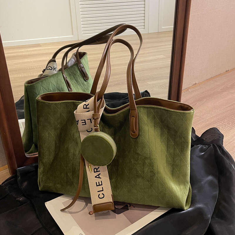 Versatile Large Capacity for Women 2024 New Autumn Fashion Student Class Shoulder Tote Commuter Bag