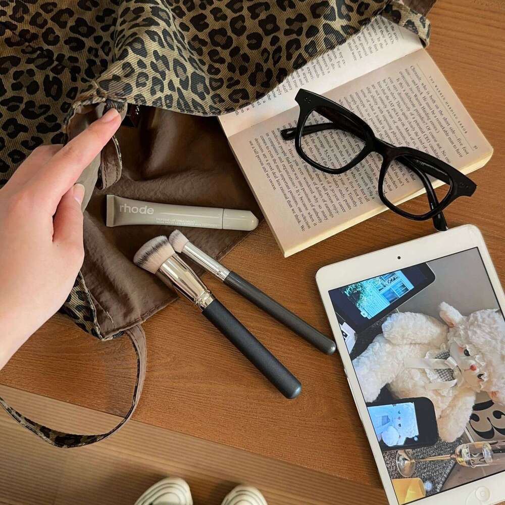 New Niche Design Leopard Print Single Shoulder for Women, Large Capacity Reversible Canvas Bag, High-Value Fashion Tote Bag
