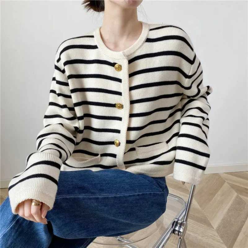 Autumn and winter Korean contrasting striped knitted cardigan womens winter single row metal buckle pocket sweater cardigans Z250905