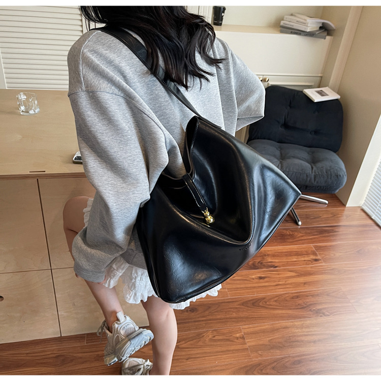 Retro Commuter Women s Shoulder Bag New Fashionable Large Capacity Underarm Bag Handbag Autumn New Designer Bag Women s Crossbody Bag