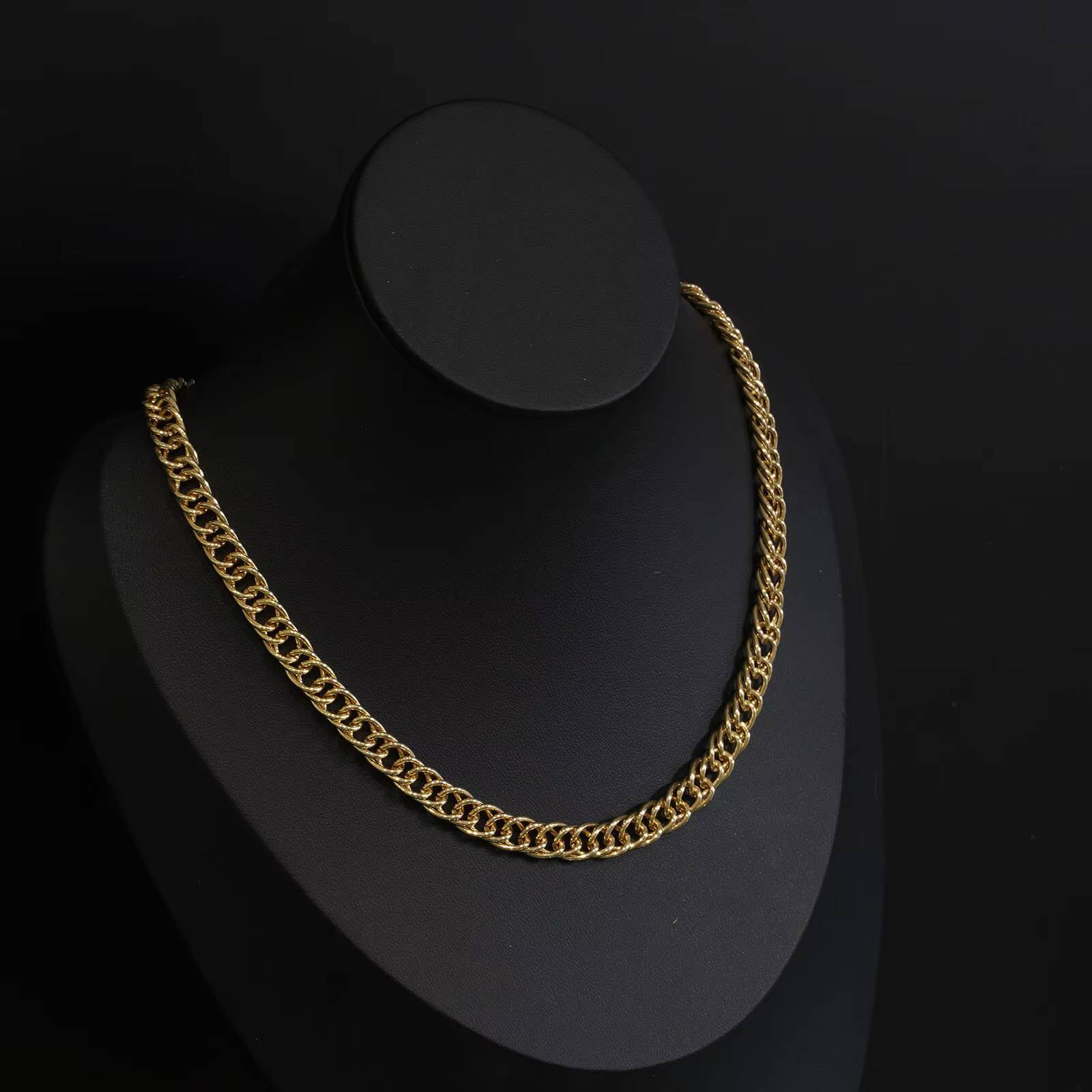 Iron Gold Plating Bean Heart Mariner Link Chain Fashionable Puff Heart Accessory Necklace with Big Double Button