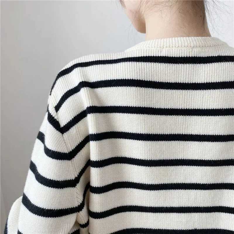 Autumn and winter Korean contrasting striped knitted cardigan womens winter single row metal buckle pocket sweater cardigans Z250905