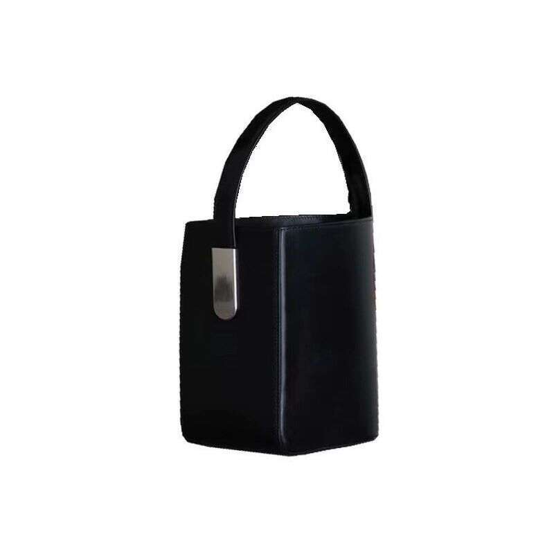 Autumn And Winter New Niche Design Bucket Shoulder Strap Diagonal Cross Bag, Light , High-End Design, Women's Bun