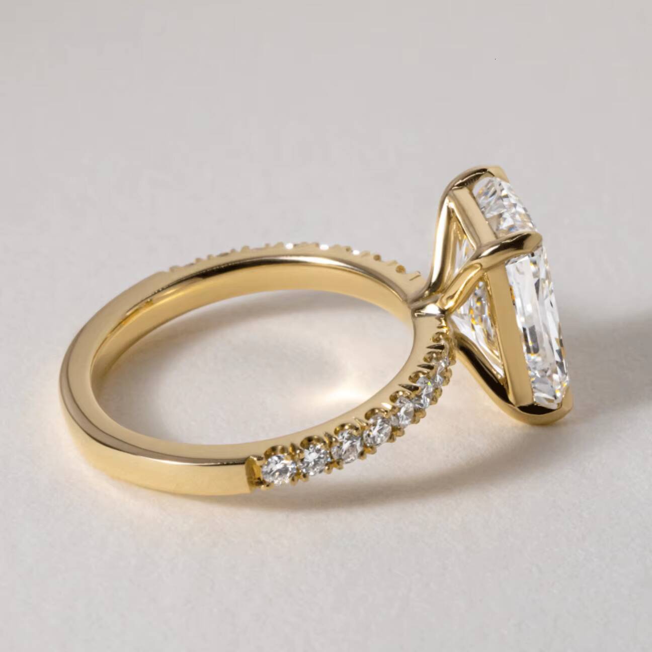 Custom Gia Igi Certified Vvs Cvd Lab Grown Created Diamond 10k 14k 18k Gold Radiant Cut Pave Yellow Gold Engagement Ring