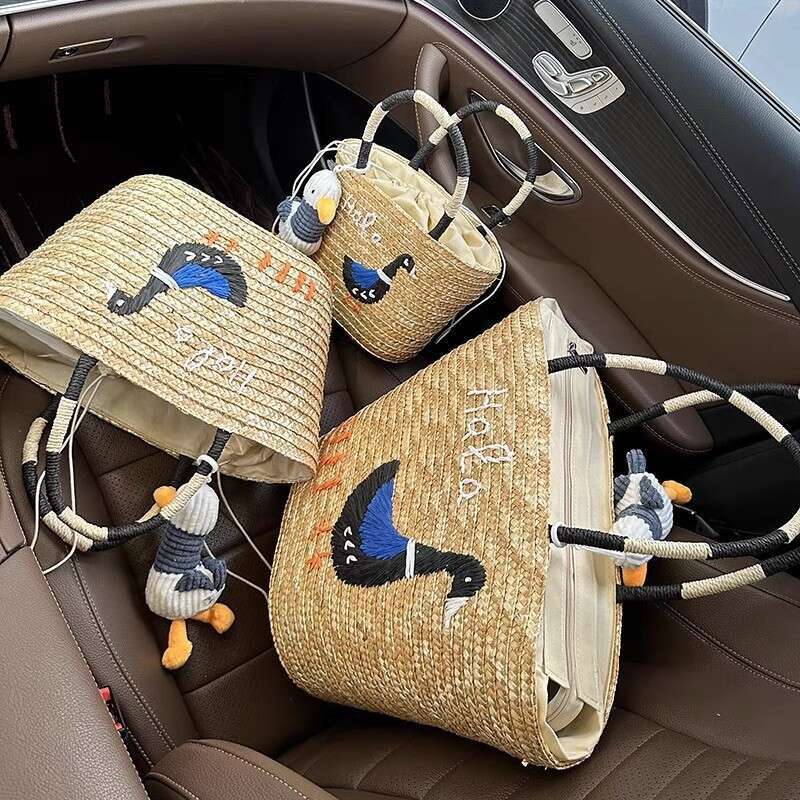 Summer Beach Vacation Straw Woven for Women 2025 New Large Capacity Tote Basket Bucket Bag