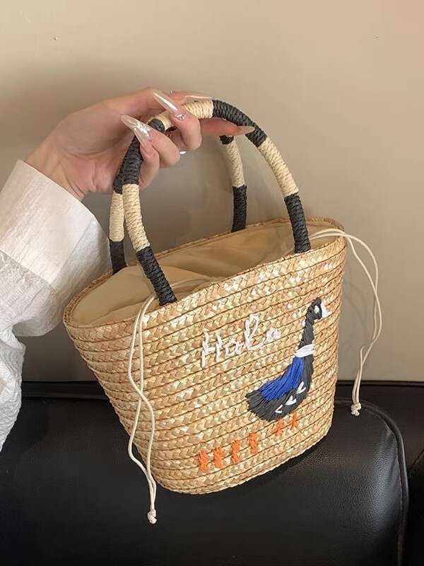 Summer Beach Vacation Straw Woven for Women 2025 New Large Capacity Tote Basket Bucket Bag