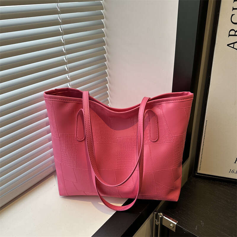 Large Capacity Simple 2025 Designer Bags Spring New Design Elegant and Stylish Commuter Single Shoulder Underarm Tote Bag for Women