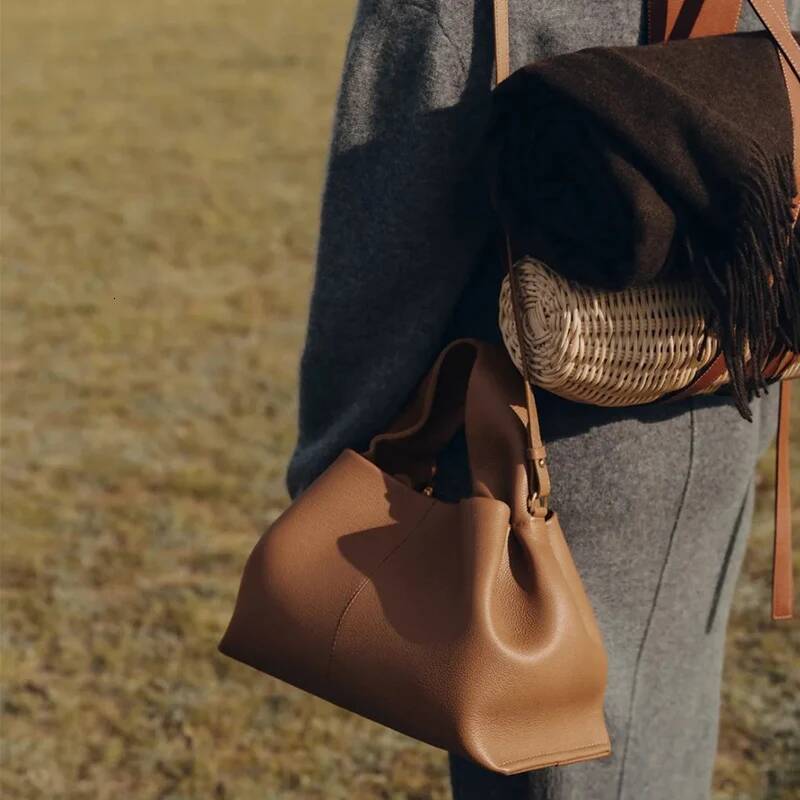 New commuting women's cloud bag, niche retro high-end leather single shoulder crossbody bag