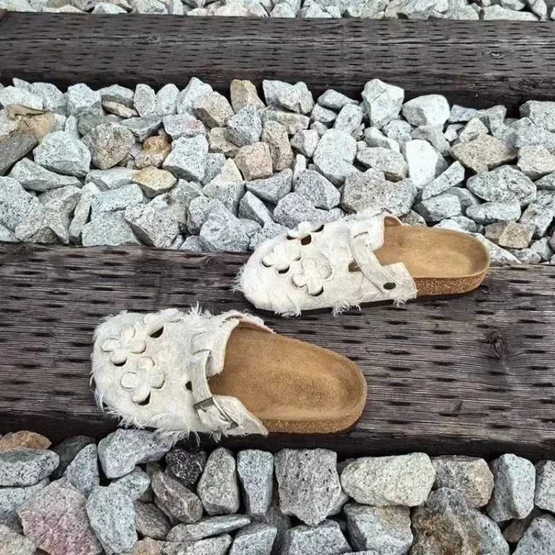 Womens Shoes 2025 New Summer Hollow Out Flower Slippers Retro Closed Toe Cork Platform Casual Clogs Shoes Womens Slippers W250905