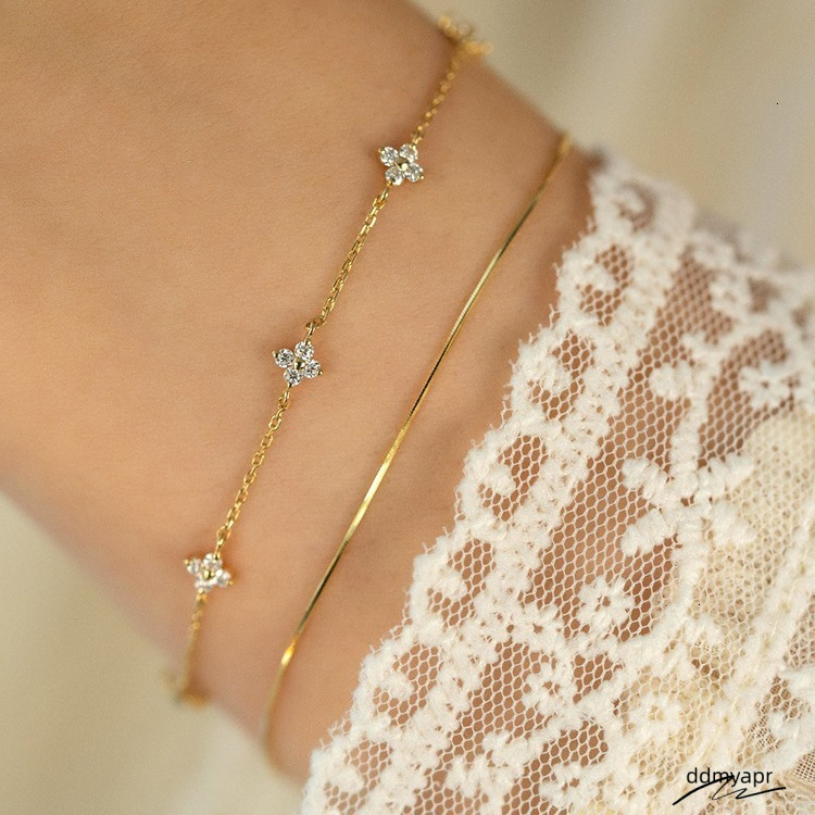 Summer Flowing Light~S Plated Gold Four Leaf Grass Sky Star Bracelet Simple Zircon ddmyday Pure Sier Womens 250710 ddmyday ddmyday ddmyday ddmyday