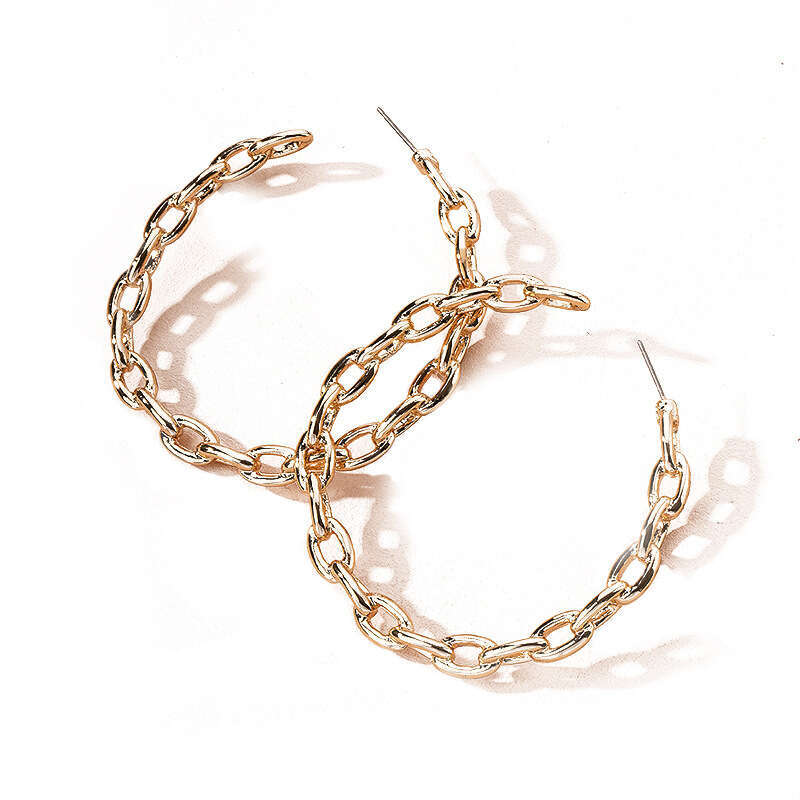 Wholesale of European and American geometric circle chain stud earrings for women's exaggerated fashion trendsetter street style twist earrings