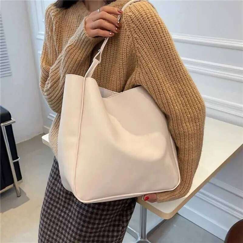 New Women Handbags PU Leather Shoulder Shopping And Travel Bags Large Capacity Females Bagsc241108