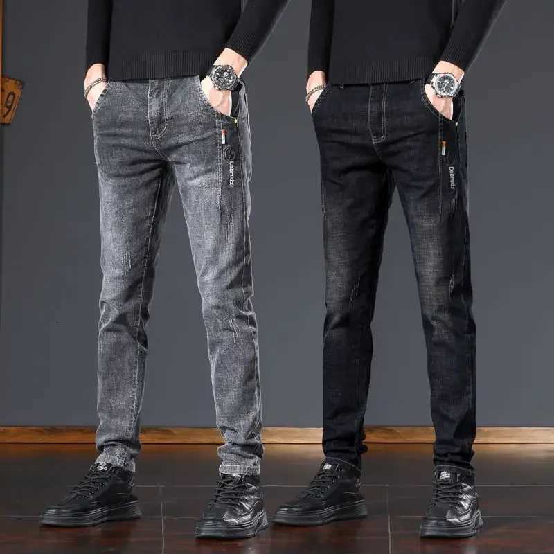 New Elastic Slimfit Trendy Mens Washed Jeans Straight Youth Fashion Little Feet Denim Trousers Embroidery Mens Clothing Pants W250905