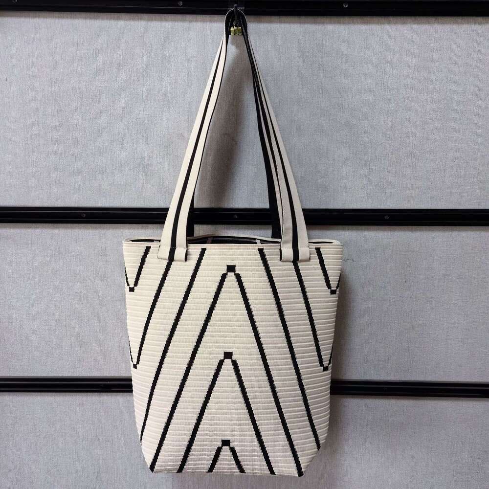 Knitted Handbag Wave V-Shaped Shoulder Versatile Fashion Large Capacity Crossbody Bucket Bag