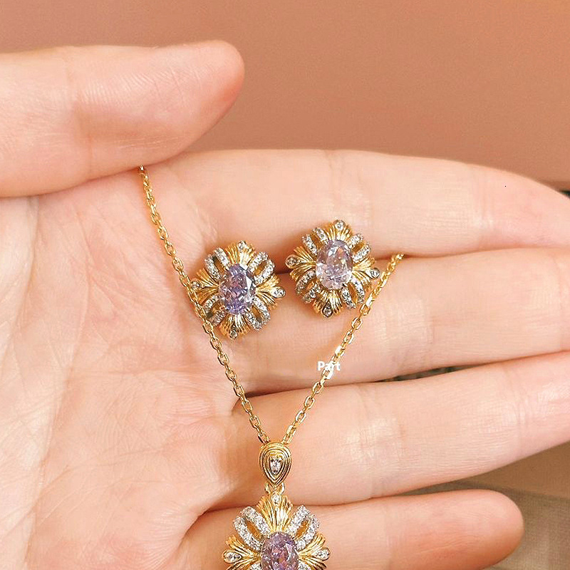Luxury Brand Designer Jewelry Xiaohongshu Hot-Selling Purple Vine Ribbon Earrings Vintage Ancient Gold Noble Elegant Purple Zircon Earrings One-Piece 