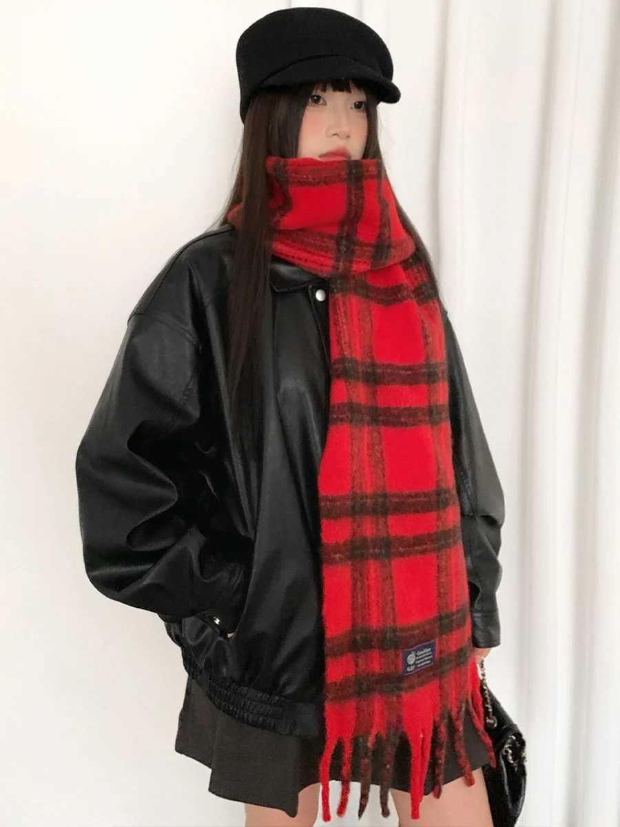 Hanfu Plaid Red Scarf 2025 Winter With Woolen Thickening Warmth ColdProof Tassel Scarf Atmosphere Feeling VersatileXJ250905
