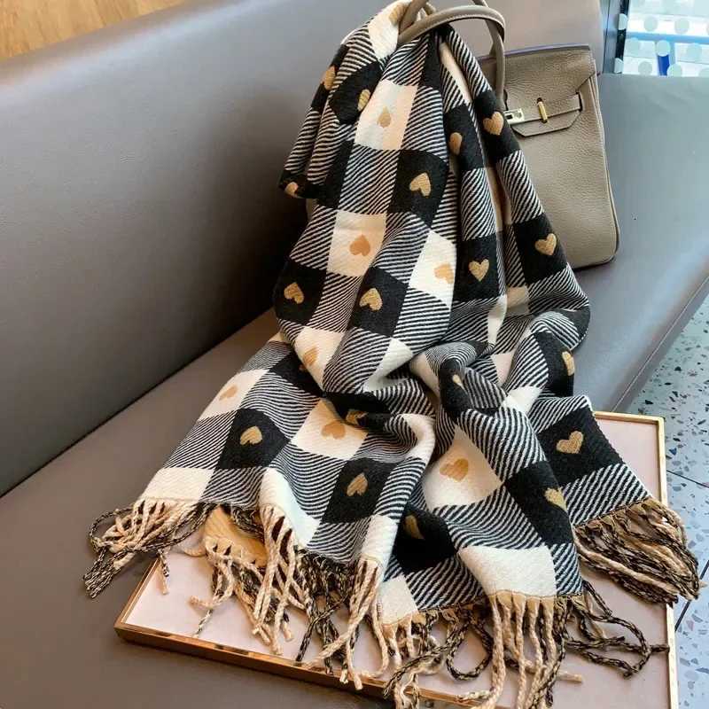 Cashmere Tassel Scarves Women Knitted Heartpattern Plaid y Girl Winter Scarf College Fashionable Leisure Shl WrsXJ250905