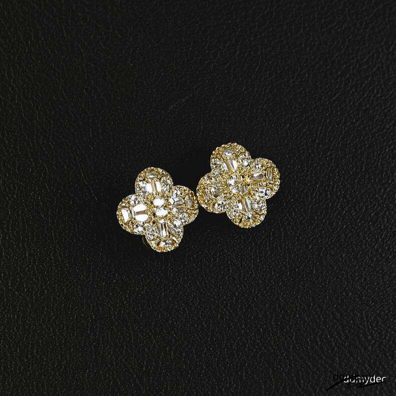 Four-Leaf Clover ddmydec Shiny Stud Earrings ddmydec