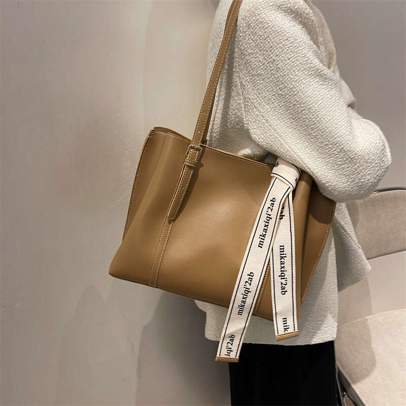 Large Capacity Women's 2024 New Fashion Tote College Student Class Shoulder Commuting Bag