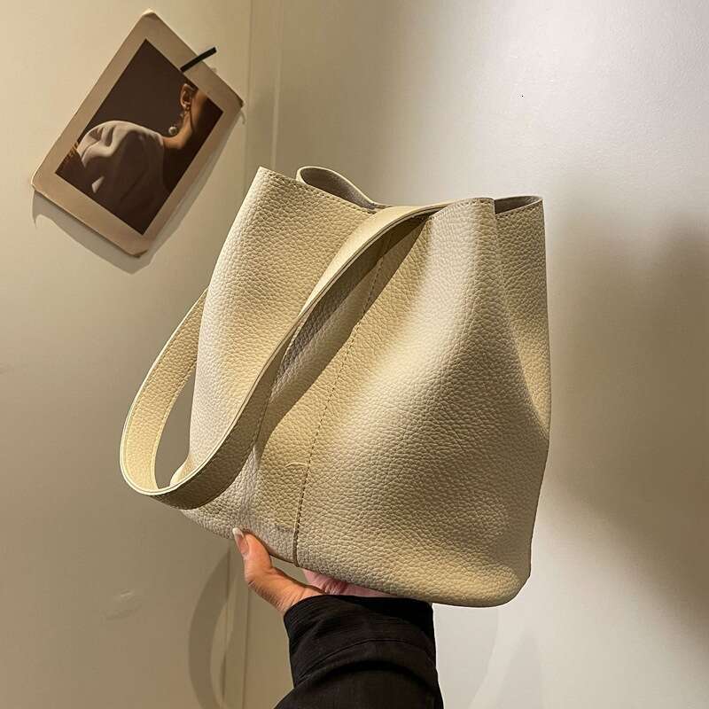 New Minimalist Bucket Women's Soft Leather Tote Large Capacity Versatile Mother And Child B, 2024 Commuting Shoulder