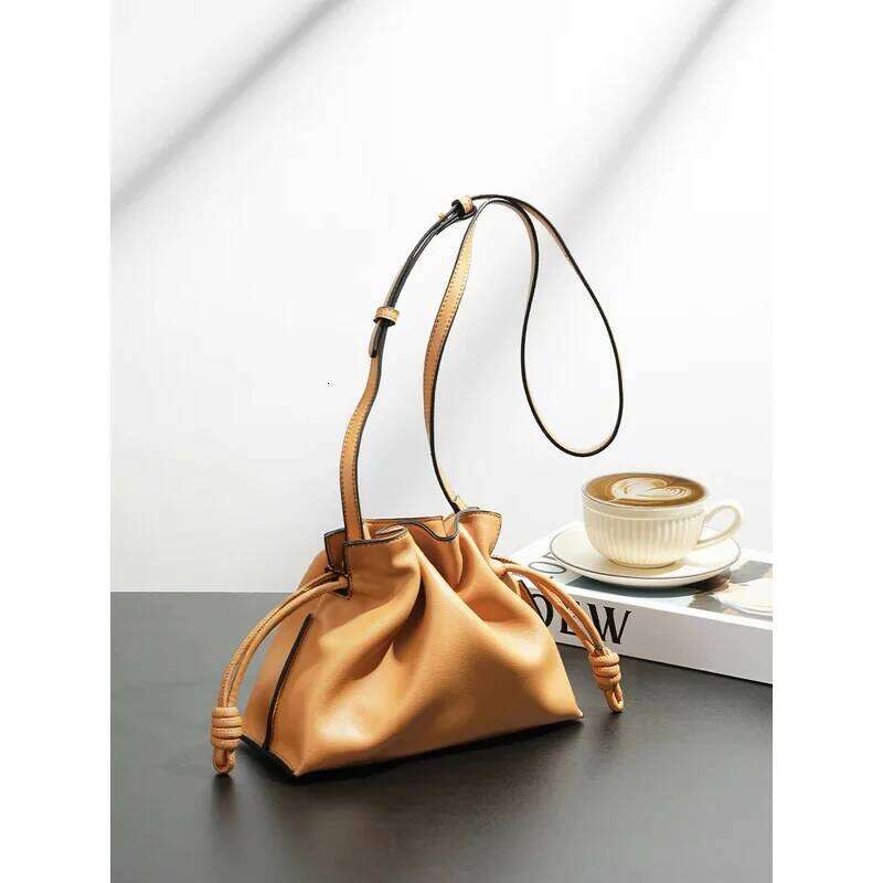 Classic Flamenco Lucky Bag, Genuine Leather Cloud with Drawstring, Shoulder Bucket Bag for Women, Autumn and Winter