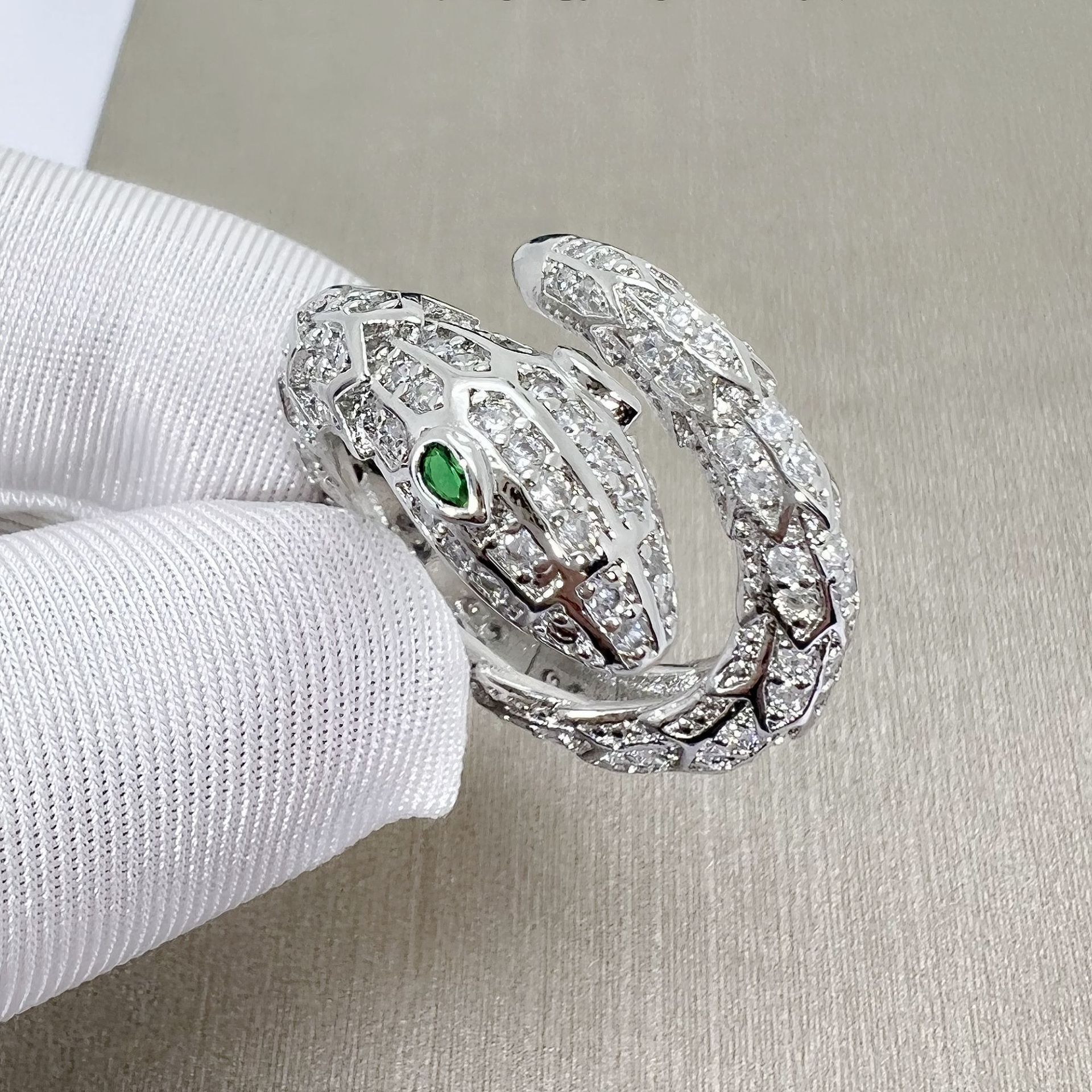 Fashion Inlaid Full Diamond Green Eye Shape Simple Personality Open Zircon Snake Bone Ring Jewelry