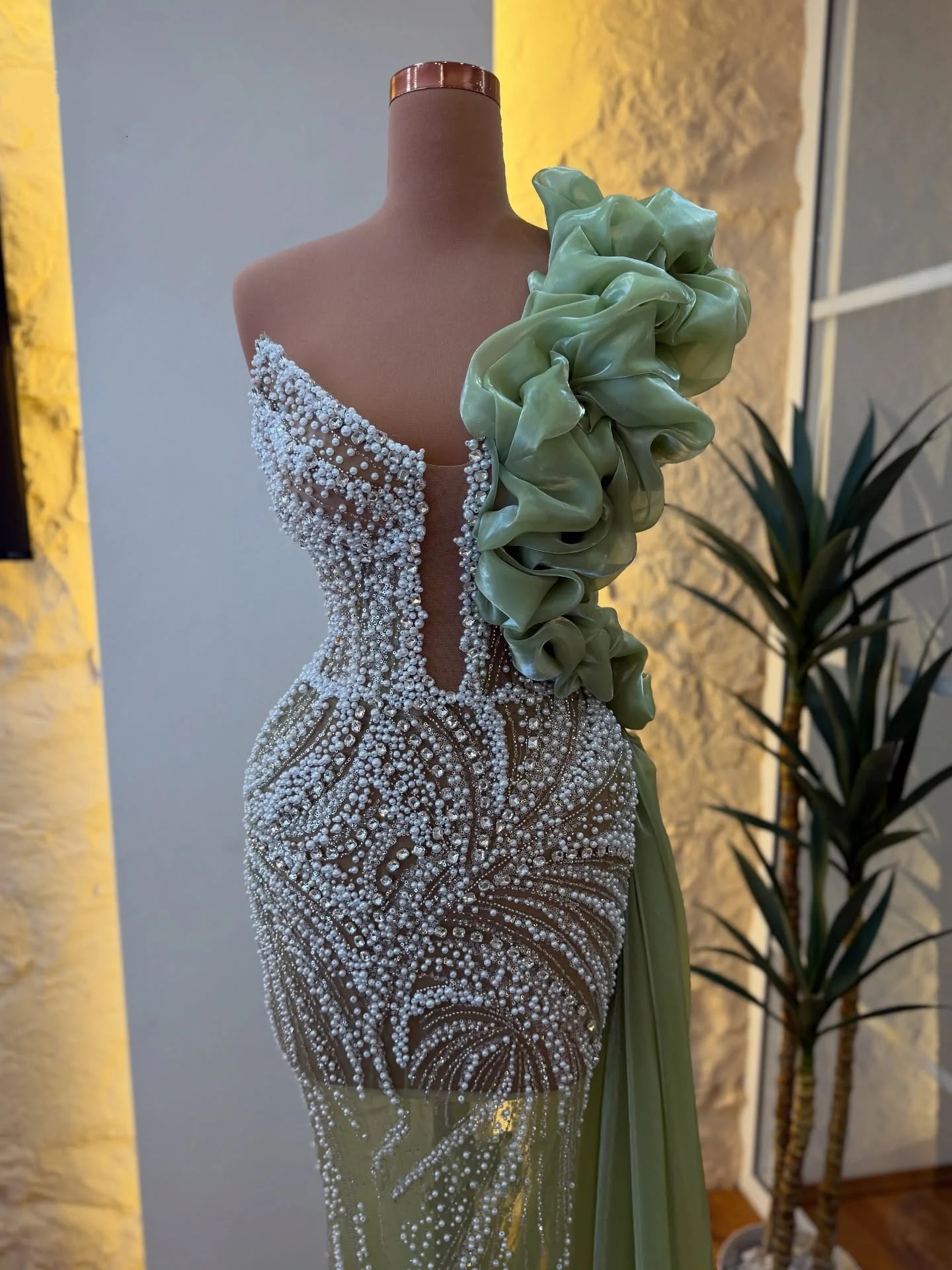 Exquisite Evening Dresses Pearls Rhinestone Prom Dress Beading Ruffle Train Illusion Sleeveless Mermaid Party Gowns Vestidos De Noche Plus Size