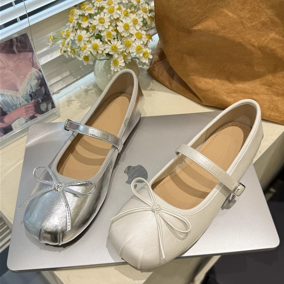 2025 new style French soft-soled ballet-style flat leather shoes to match skirts