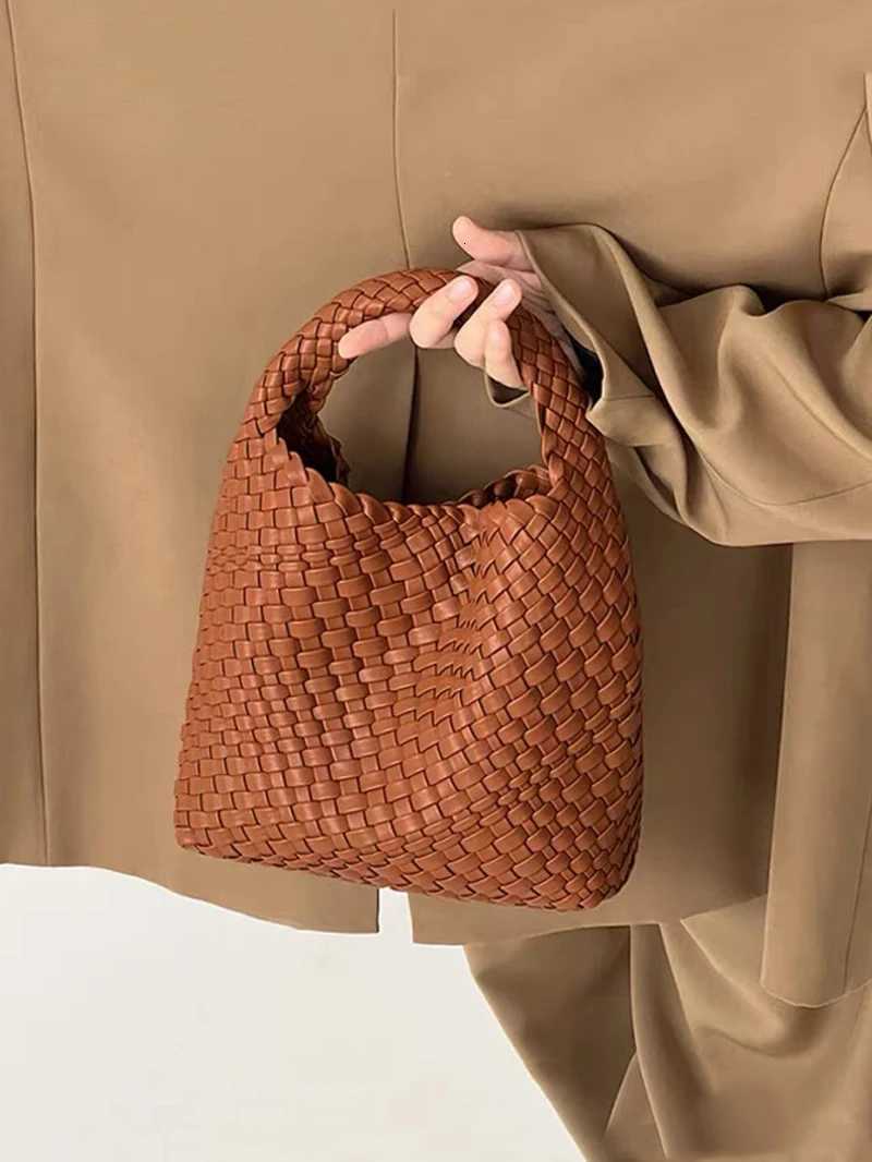Designer bag 2024 woman bag New Product PU Small size handwoven bucket bag High quality Womens handbag Z250903