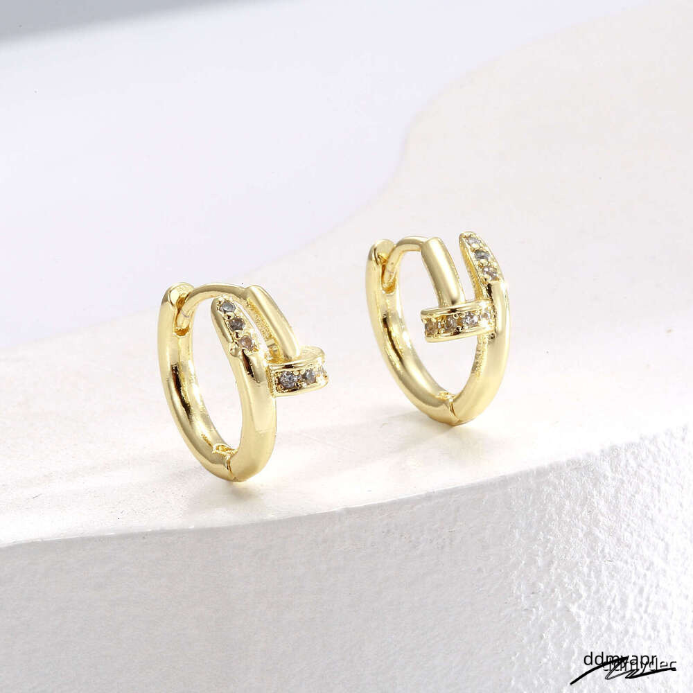 Xinshi Light High-End ddmydec Sense Personality Stud Earrings Exquisite Commuting Versatile Small Accessories Wholesale ddmydec