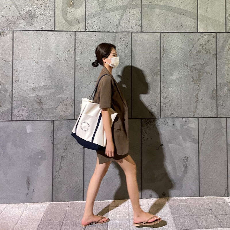 Canvas for Women Large Capacity 2023 New Zipper Student Commuter Versatile Tote Bag