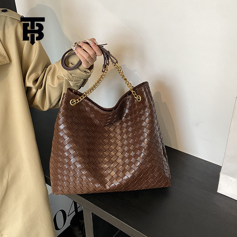 Luxury Brand Designer Bag Korean Retro Casual Commuter Large Capacity Bag For Women 2025 New Versatile Woven Pattern Single Shoulder Crossbody Bucket 