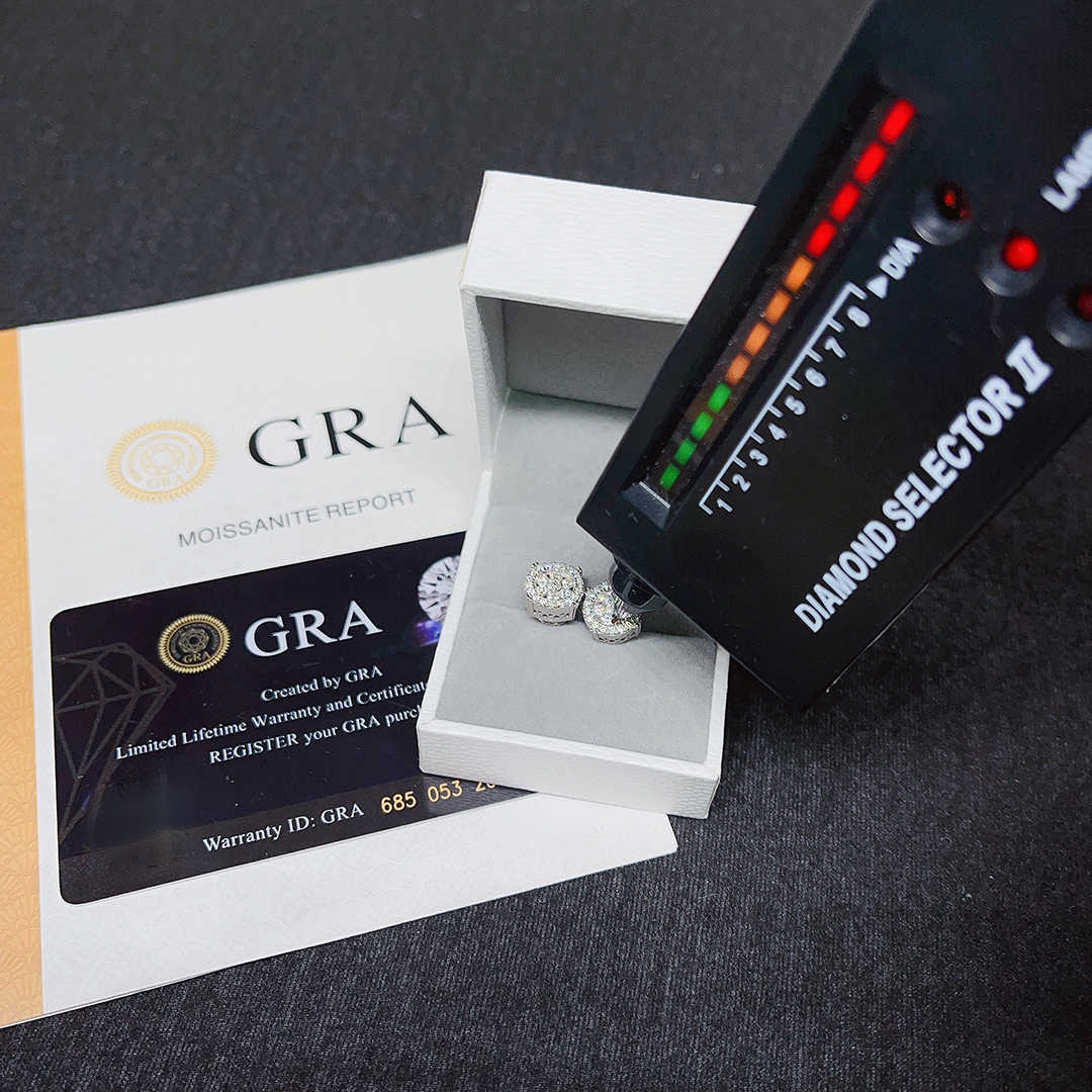 Fashion stud earrings 925 Designer Jewelry Wholesale Price Popular Hot Sale Iced Out Sterg Sier Jewellery Moissanite Vvs Screw Back Stud Earrings Cate