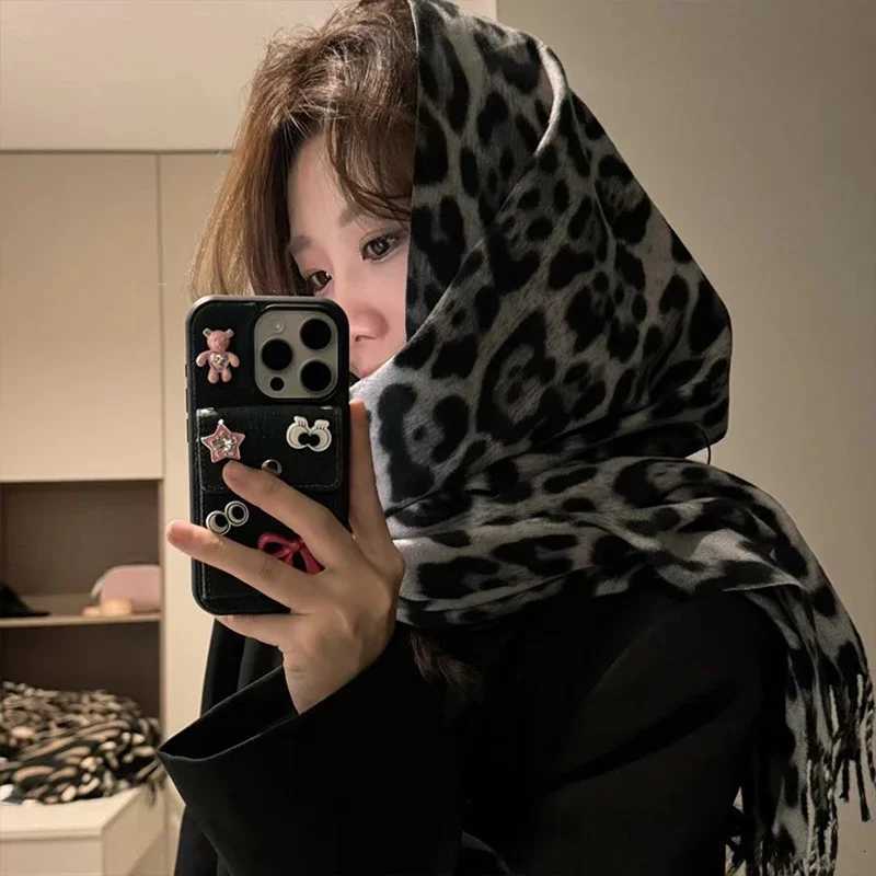Leopard Tassel Scarf Female Retro Winter Thickened Warm Shl Embroide Classic Y2K Korean Gothic Scarf Nightclub PartyXJ250905