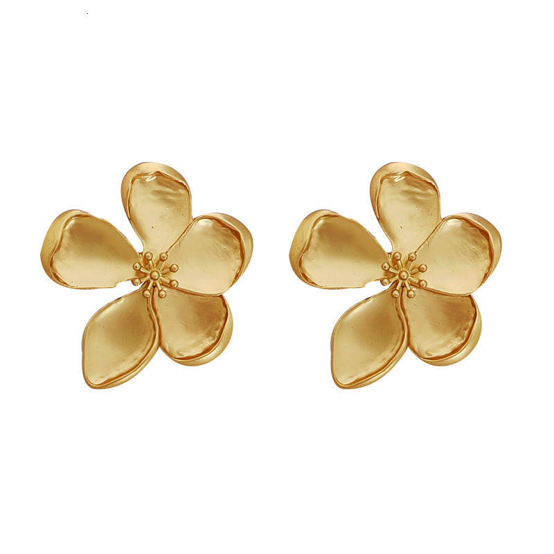 Designer Luxury Free Shipping New Retro French Flower Earrings Exaggerated Light Luxury High-end Design Fairy Temperament Stud Earrings Wholesale