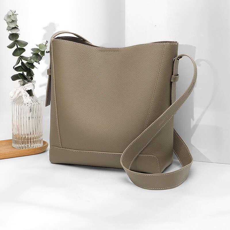 Genuine Leather Crossbody Textured Cowhide Women's Bucket 2025 New Commuting Versatile High-End Tote Shoulder Bag