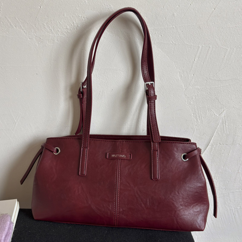 Designer Women's Handbag 2025 New Vintage Large Capacity Commuter Bag Casual Crossbody Bag