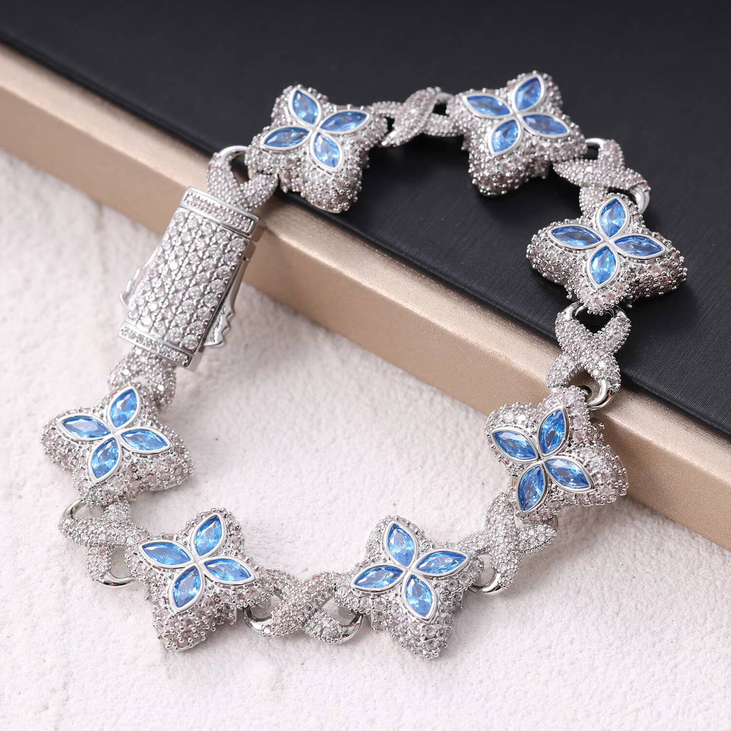 Fashionable Pink Blue Colorful Clover Necklace Iced Out Brass 5A Diamond Chain Adjustable for Women for Gifts