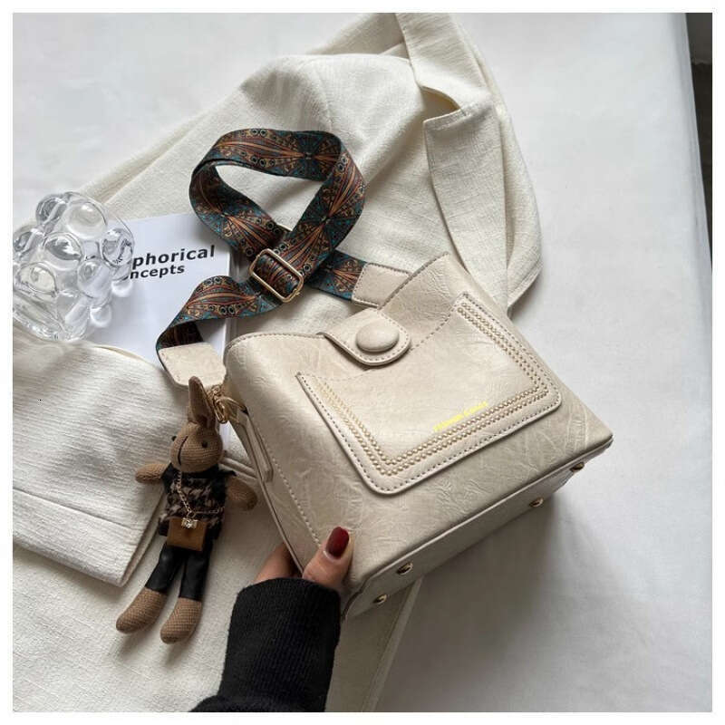 Genuine Leather Bucket for Women, Autumn/Winter 2024 New High-Quality Texture Niche Handbag and Crossbody Bag