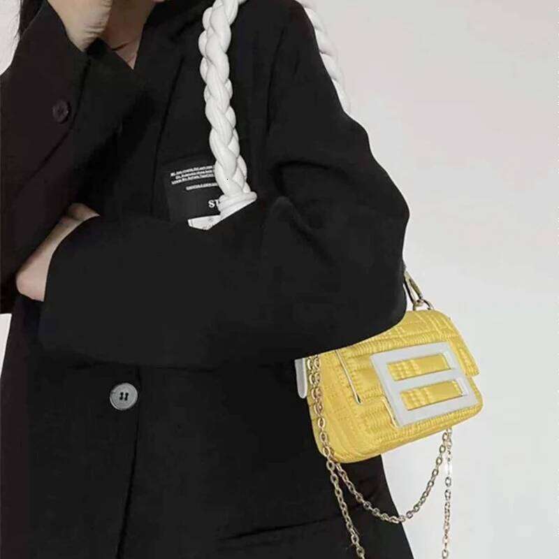 2024 Mobile Phone Woven Strip Mini Bag Single Shoulder Messenger Small Flap Crossbody Fashion Women Designer New