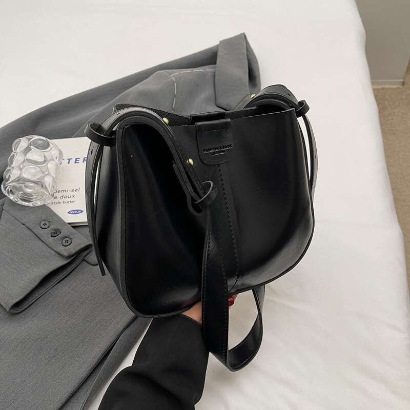 High End Large Capacity, 2024 New Trendy And Niche Design, Soft Leather One Shoulder Crossbody For Women With Bucket Bag