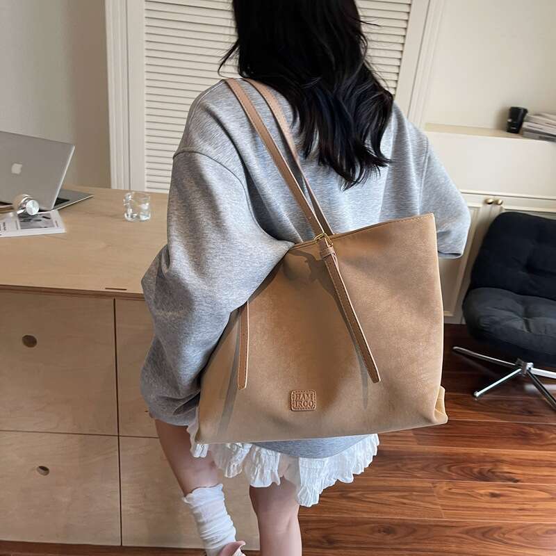 Korean Style Casual Large Capacity Underarm Women's Commuter 2025 New Simple Tote Versatile Shoulder Bag