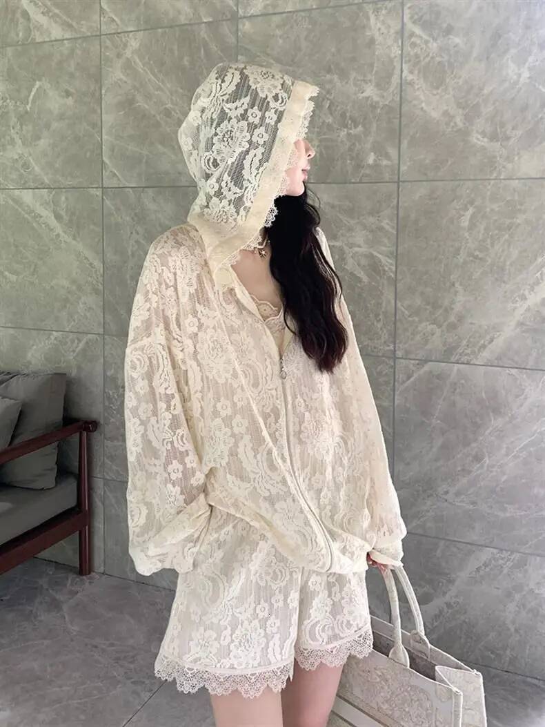 2025 Fashion New Small Fragrance Set Women's Spring/Summer High end Lace Loose design Fit Top Shorts Two piece Set Designer Clothing