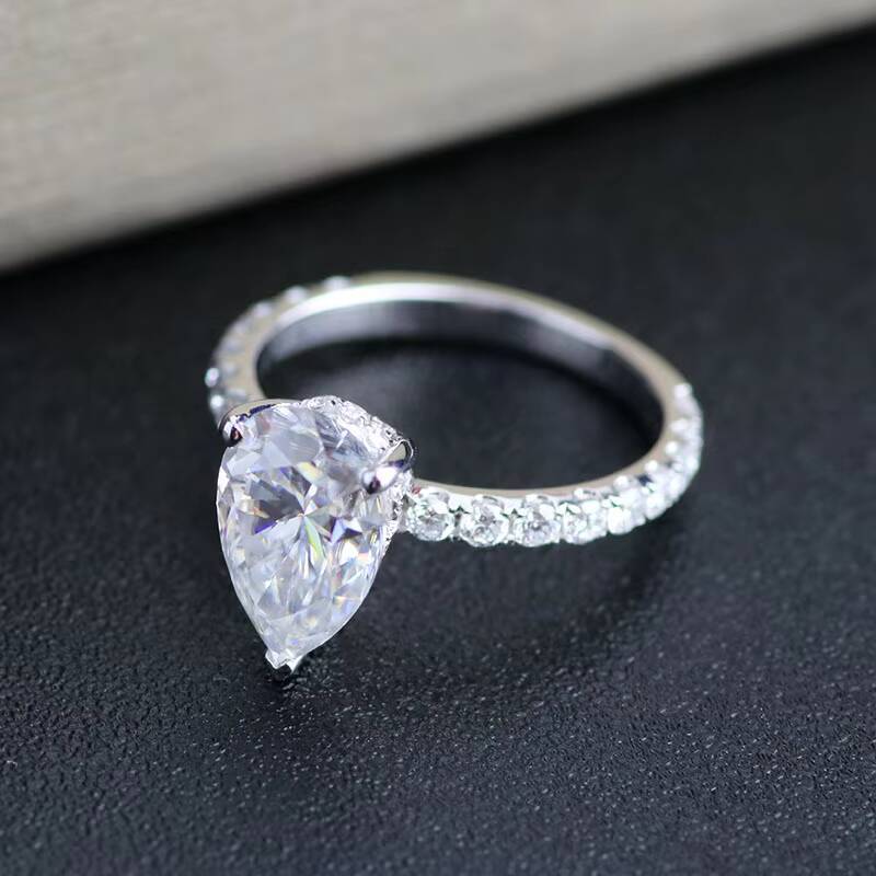 Half Pave Setting Pear Cut Moissanite Diamond Ring with 3ct Pear Moissanite
