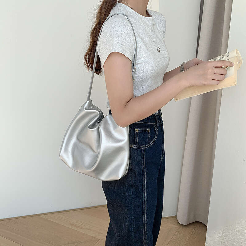 New Korean Style Versatile Tote Commuter High-end Large Capacity Shoulder Women Fashion Simple Pleated Bag